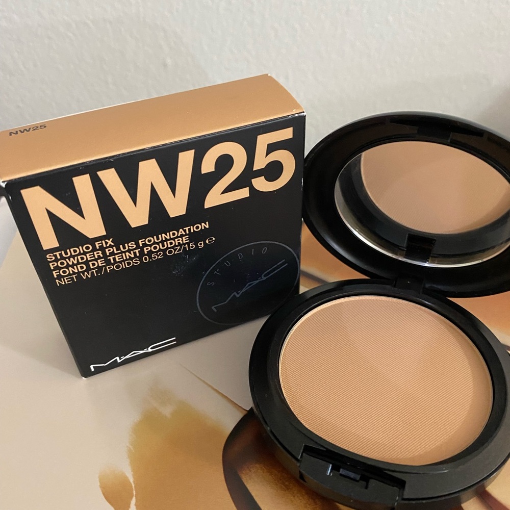 MAC Studio Fix Powder Plus Foundation, Shade: NW25, Full Size, Original Formula